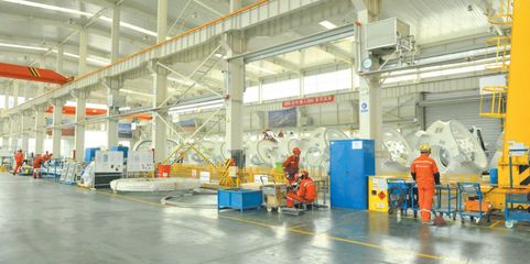 格爾木市推進老年人關(guān)愛與綠色能源發(fā)展 意外傷害保險全覆蓋與風(fēng)力發(fā)電技術(shù)服務(wù)并進